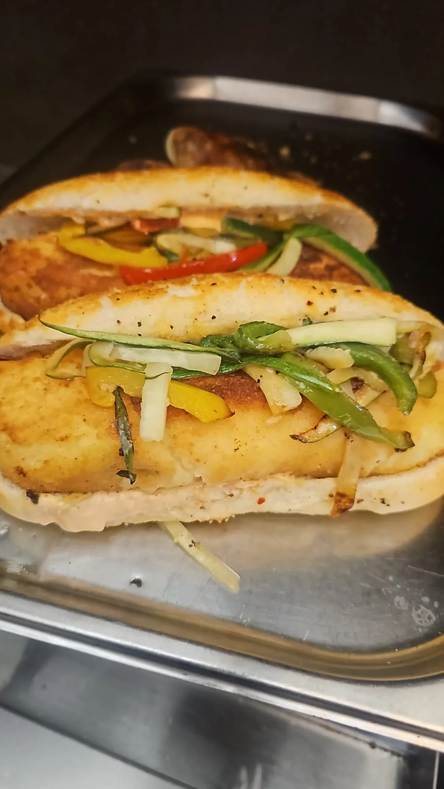 Hähnchen-Burger mit frischem Gemüse von Boerny's Foodtruck